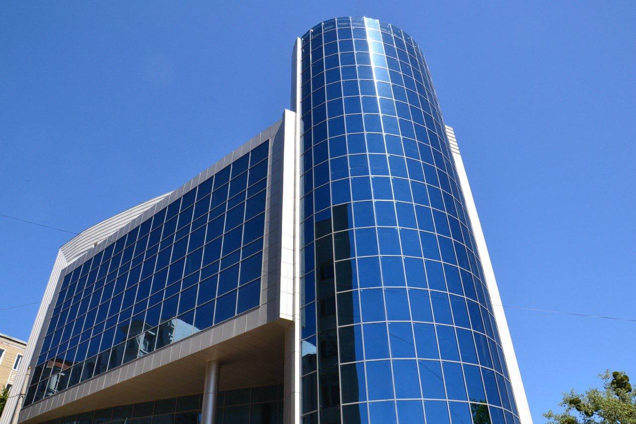 Скляні конструкції СклоФасад